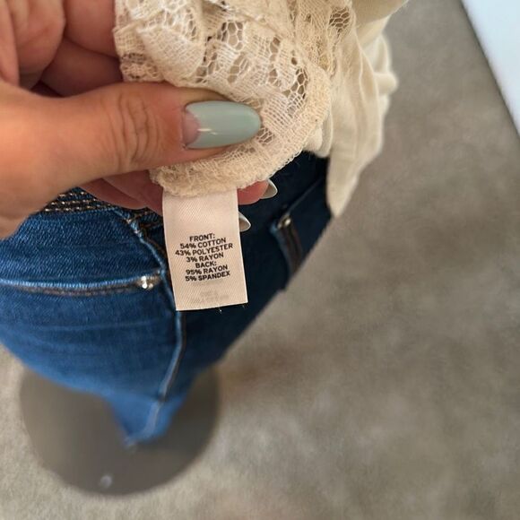 Hinge Lace Top - Picture 7 of 8